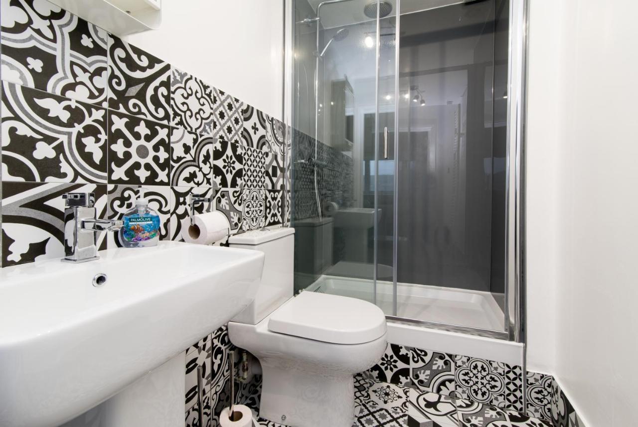 דירות מטלוק Immaculate 3 Bed House - Stunning Balcony Views מראה חיצוני תמונה