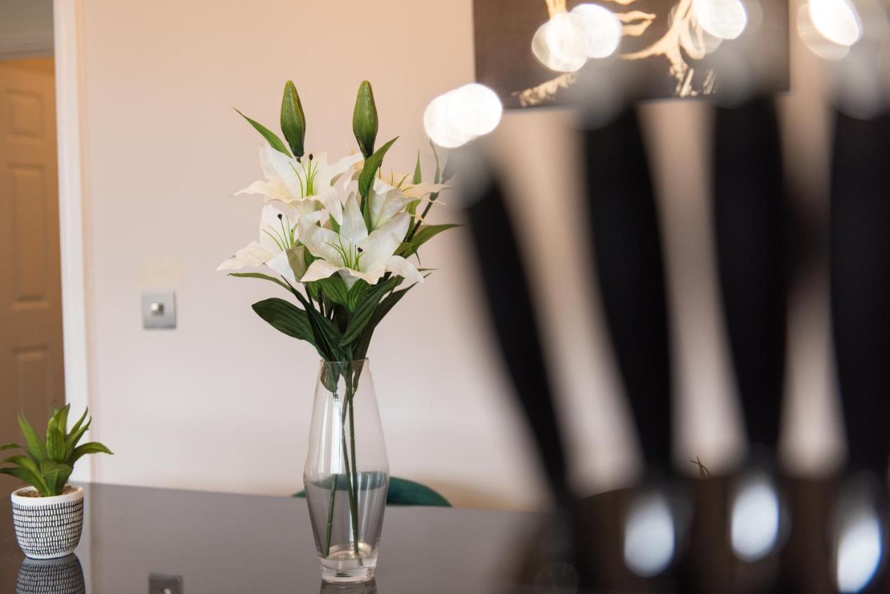 דירות מטלוק Immaculate 3 Bed House - Stunning Balcony Views מראה חיצוני תמונה