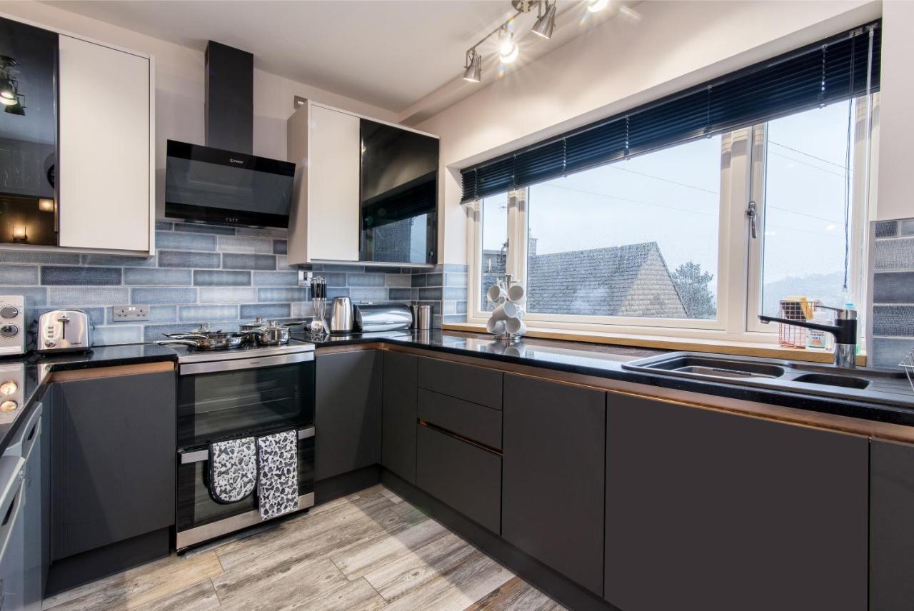 דירות מטלוק Immaculate 3 Bed House - Stunning Balcony Views מראה חיצוני תמונה
