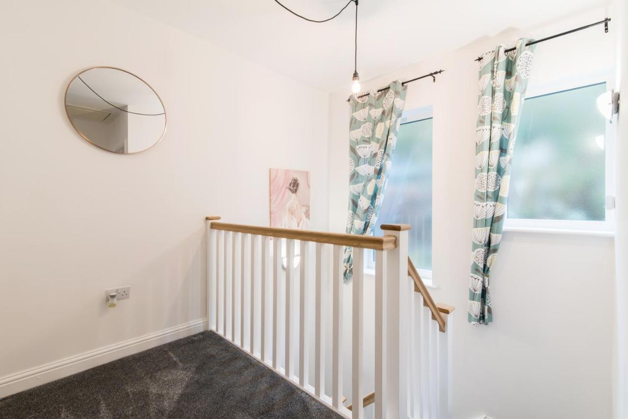 דירות מטלוק Immaculate 3 Bed House - Stunning Balcony Views מראה חיצוני תמונה