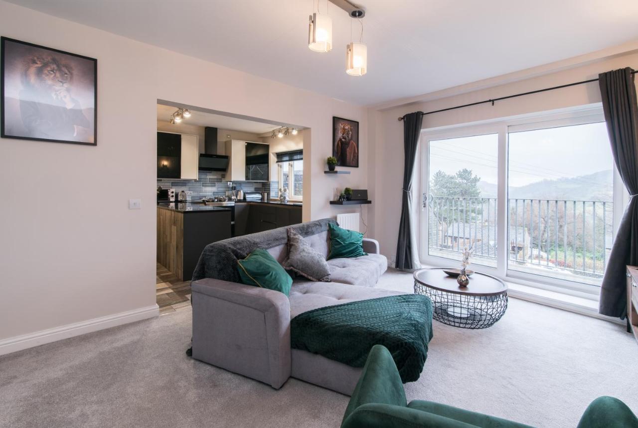 דירות מטלוק Immaculate 3 Bed House - Stunning Balcony Views מראה חיצוני תמונה