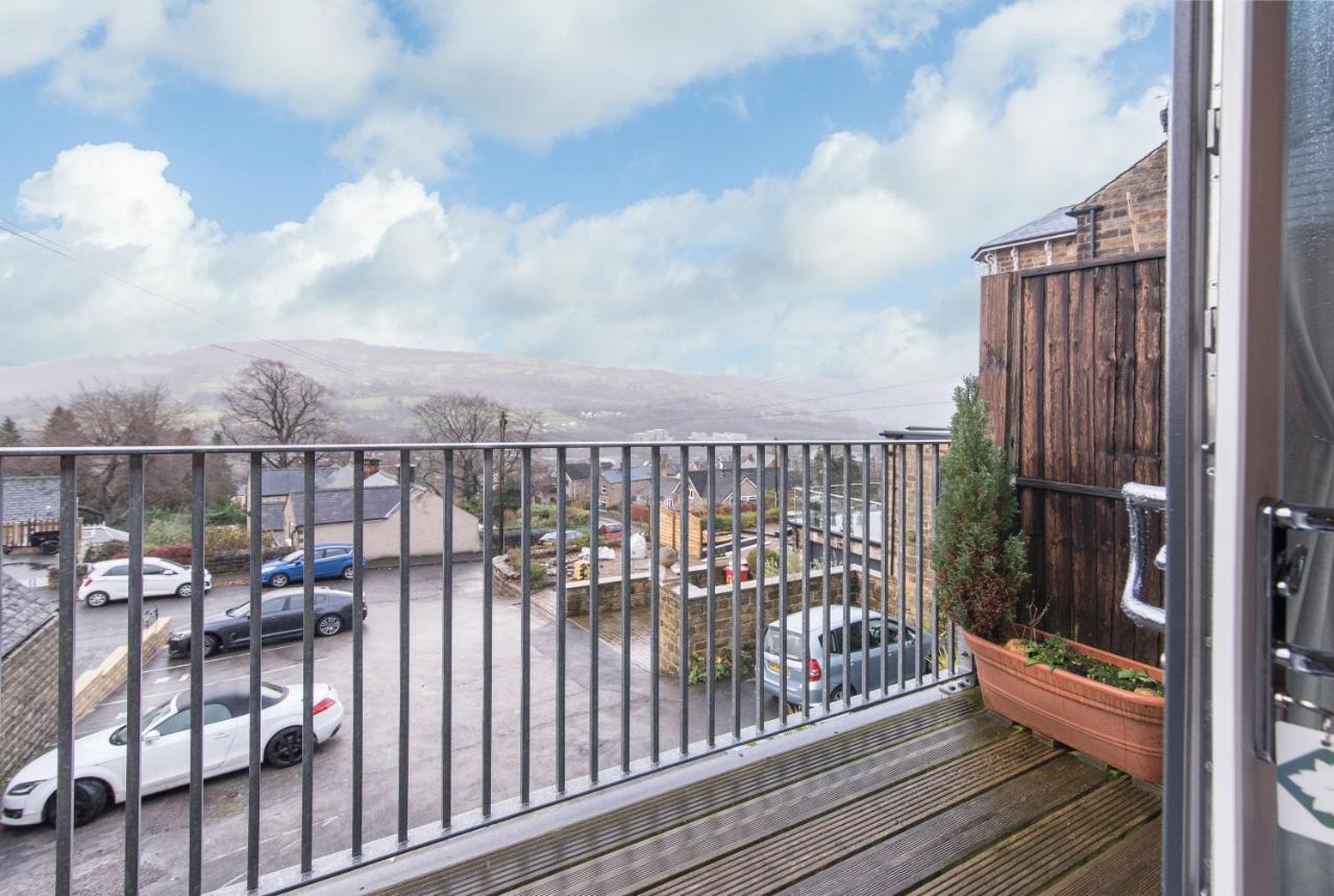דירות מטלוק Immaculate 3 Bed House - Stunning Balcony Views מראה חיצוני תמונה